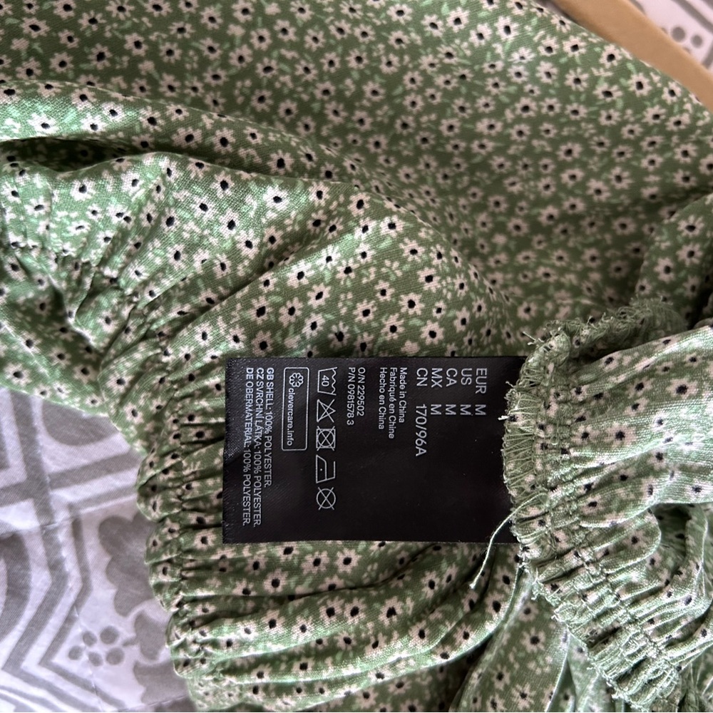 H&M Green Patterned Blouse - Picture 7 of 7